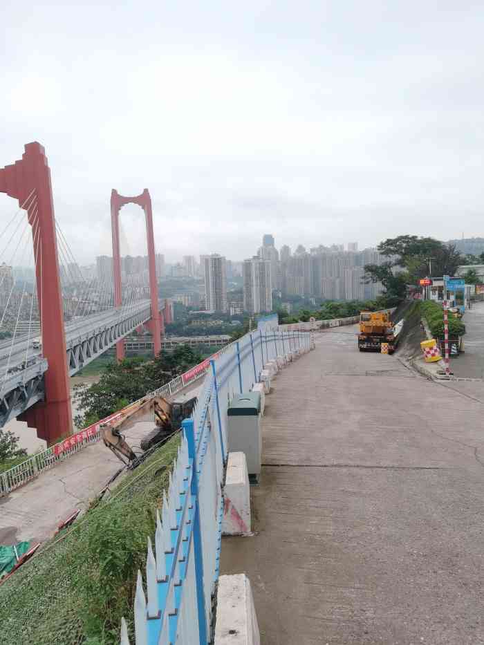 虎头岩隧道-"渝中区虎头岩隧道是重庆重要的交通杻纽!