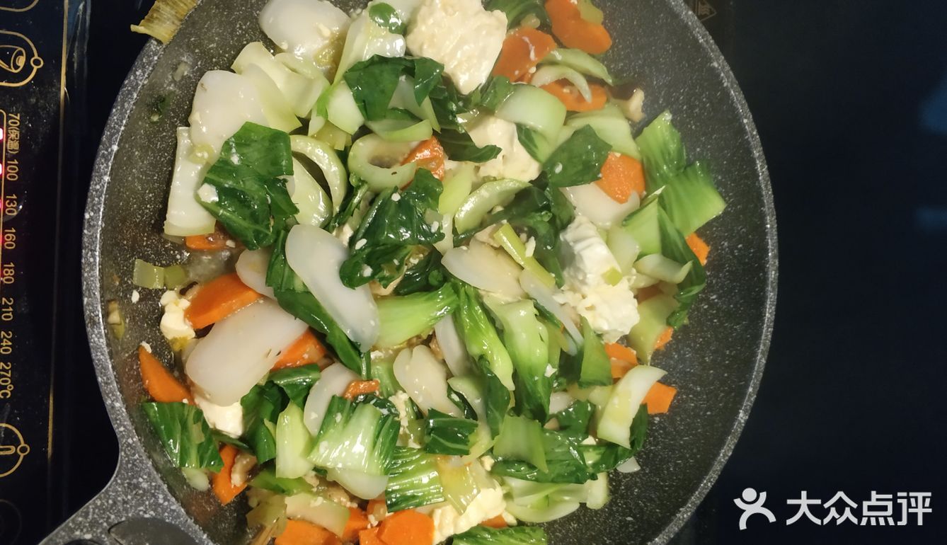 年糕一根，鸡蛋一个 调味料：酱油少许，盐少许
