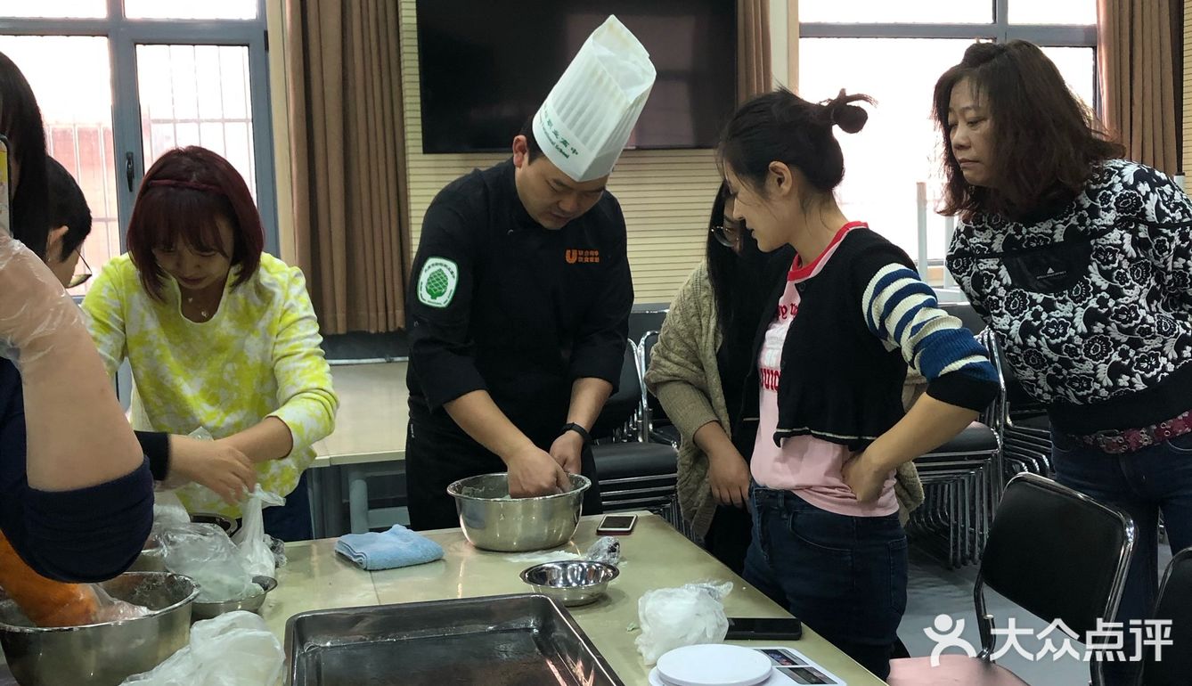  弘扬传统文化，学做青团｡