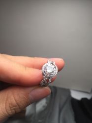 -威德钻石-克拉钻大本营(南京东路店)