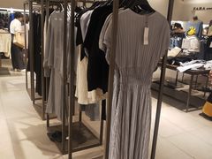 -ZARA(万达广场二七店)