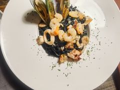 海鲜墨鱼汁面-喜洲吧·江畔老船厂·庭院餐厅(喜临院店)