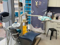 -瑞尔齿科(南京东路名人诊所)