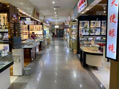 -三叶眼镜城批发市场(上海火车站店)