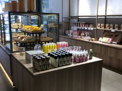 -顶东面包花园·生日蛋糕(世博店)