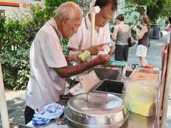 -詹爷爷乌节路街头冰淇淋