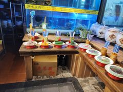 -帅巴人舅母子腊蹄民俗村