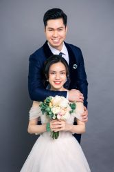 -现代经典婚纱摄影