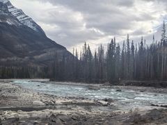 -阿萨巴斯卡瀑布观景点