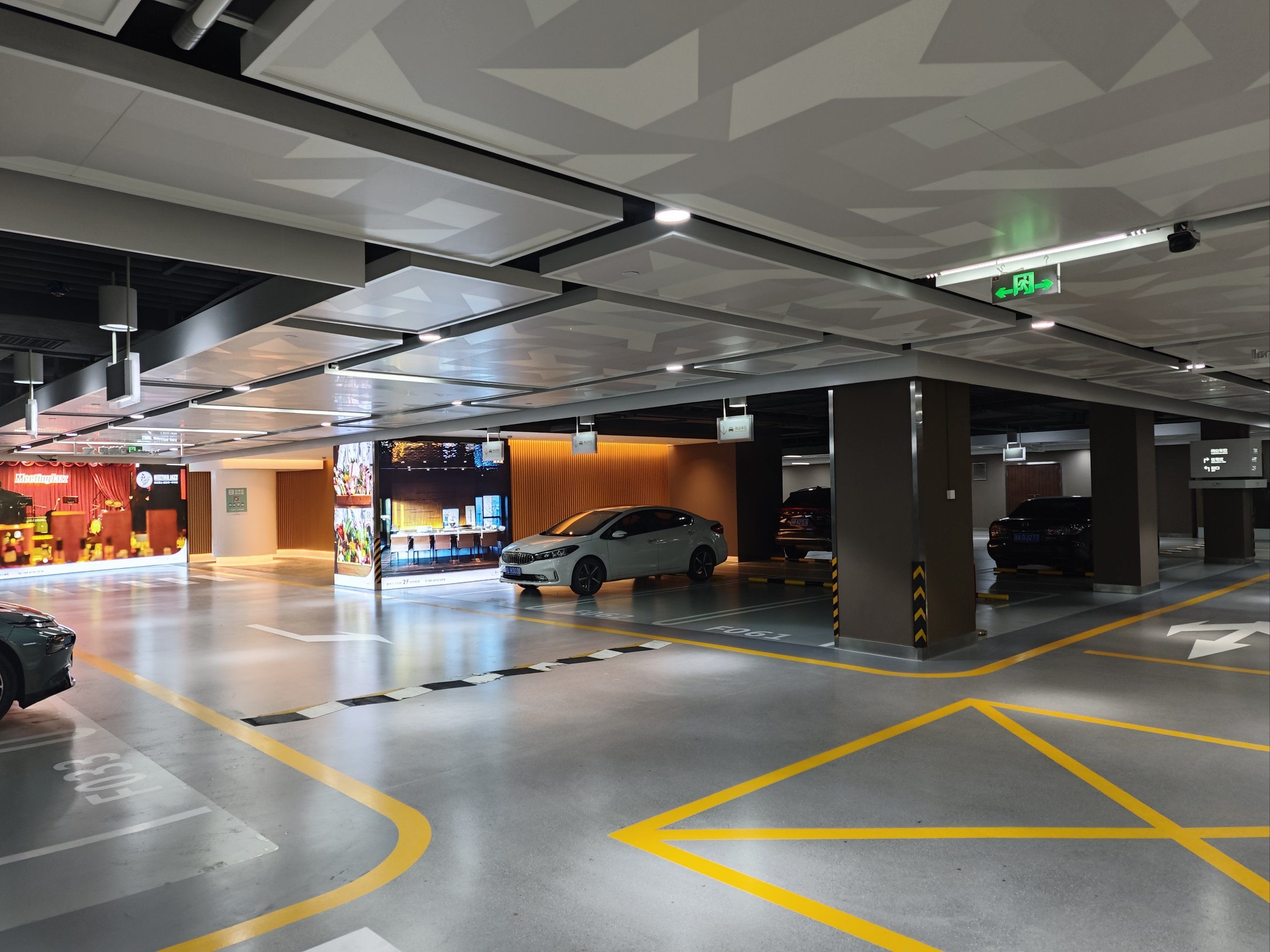 地下车库也有时尚风