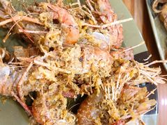 咸蛋黄炒虾-贞姨美食·老字号海鲜大排档