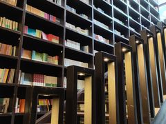 -钟书阁(松江泰晤士小镇店)