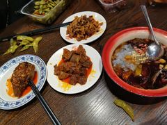 -爆炸头阿姨小四川正宗川味小吃(无任何分店)