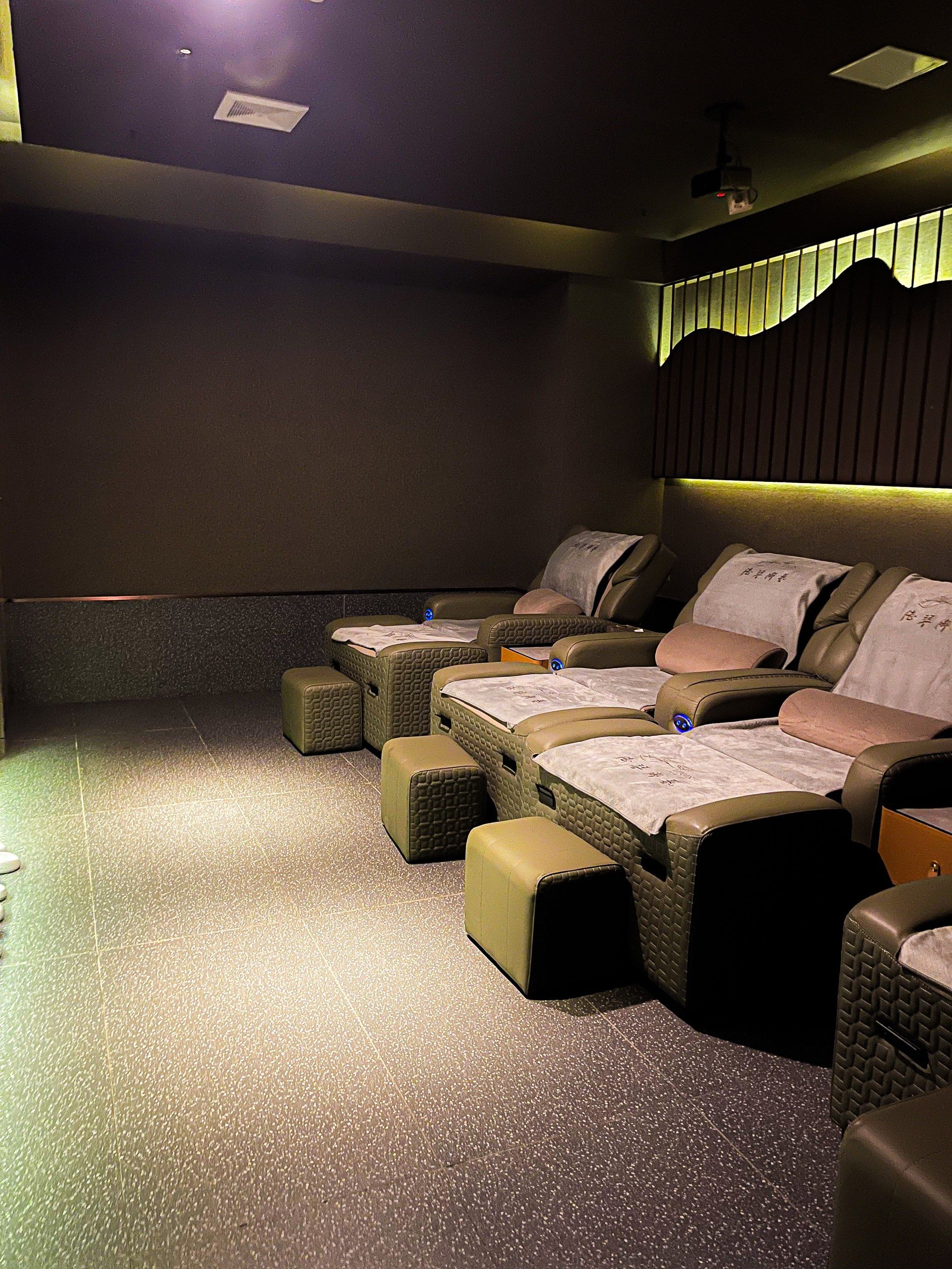 好好好,我承认我被陆琴脚艺的按摩师的厉害征服了,颈椎疏通了!