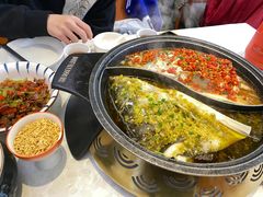 -阿瓦山寨·湘菜现炒·剁椒鱼头王(咸阳总店)