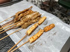-何妹湿辣牛肉·粤式烧烤砂煲(桂雅路店)