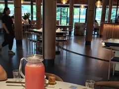 -茅草房·河畔园林火锅