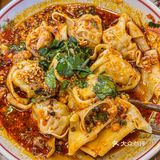 我zui爱他们家的招牌老妈蹄花了！猪蹄炖的软烂！