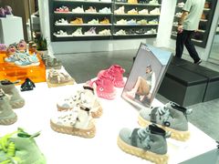 -燕莎奥特莱斯购物中心