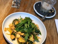 -ROAST coffee & eatery