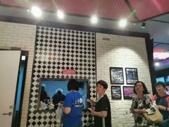 等位区-小杨生煎(龙之梦购物中心店)