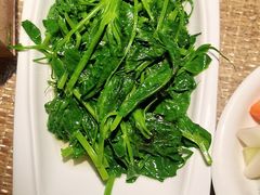 清炒豌豆尖-渝信川菜(长安店)