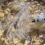 这是我第二次吃螺丝粉。第一碗螺蛳粉因为受不了酸笋的味