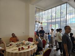 -茅屋大酒店