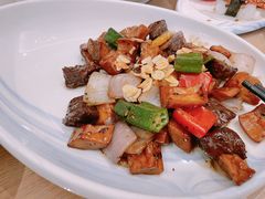 五彩雪花牛肉粒-宴会中心