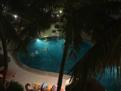 楼下泳池-三亚亚龙湾雅高美爵酒店