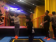 -爱蹦iBOON蹦床运动馆(江汉店)