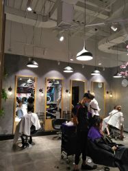 -时尚殿堂明星门店