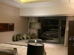 -上海滴水湖皇冠假日酒店