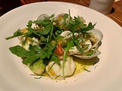 温热海鲜沙拉配牛油果-Mercato莫卡多露台餐厅与酒吧(K11店)