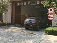 -BFC外滩金融中心停车场