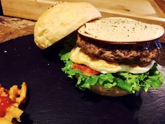 -HIGH FIVE哈福手工汉堡(桂林路店)