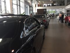 -上海星瀚奔驰4S店(红柳路店)