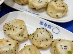 -李与白包子铺(桐梓林店)
