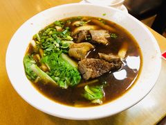红烧牛肉刀削面-台北楚楚园馅饼粥(虹桥南丰城店)