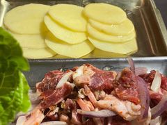 -围炉肉舍•炭烤活鳗•丹东海鲜烤肉(步行街店)