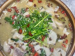 酸菜鱼-巍山𤆵肉饵丝