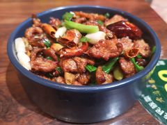 宣威小炒肉-老滇山寨•云南特色菜•地方菜•民族风情歌舞表演(金碧店)