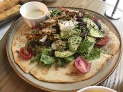 照烧鸡肉配牛油果拉法沙拉-HELLO 27 意面·沙拉·帕尼尼