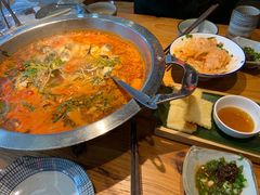 -野山舂·贵州现舂酸汤火锅(鸿通城店)