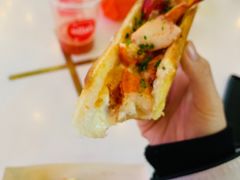 -Pinchy's Lobster & Champagne Bar