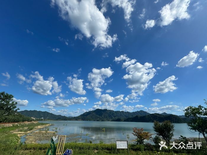 雅鲁激流探险漂流图片