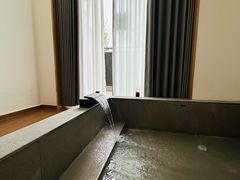-大理小河淌水温泉艺术小镇月亮湾温泉