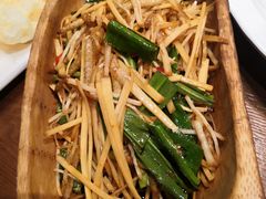 -老滇山寨•云南特色菜•地方菜•民族风情歌舞表演(金碧店)