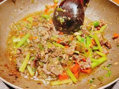 猫儿山的小黄牛-吃饭皇帝大(长宁龙之梦店)