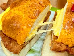 菠萝芝士猪扒蛋包-新鸿发咖啡美食